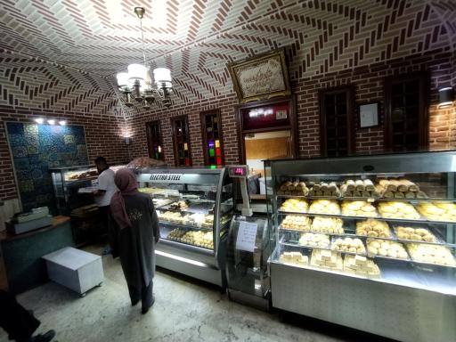 عکس قنادی گل سرخ