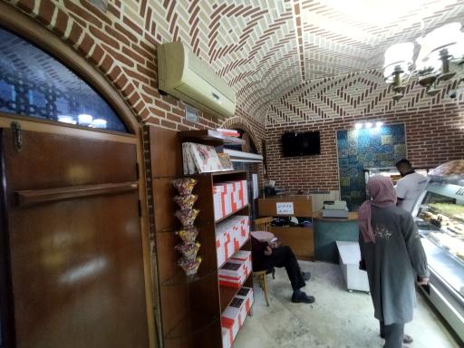 عکس قنادی گل سرخ