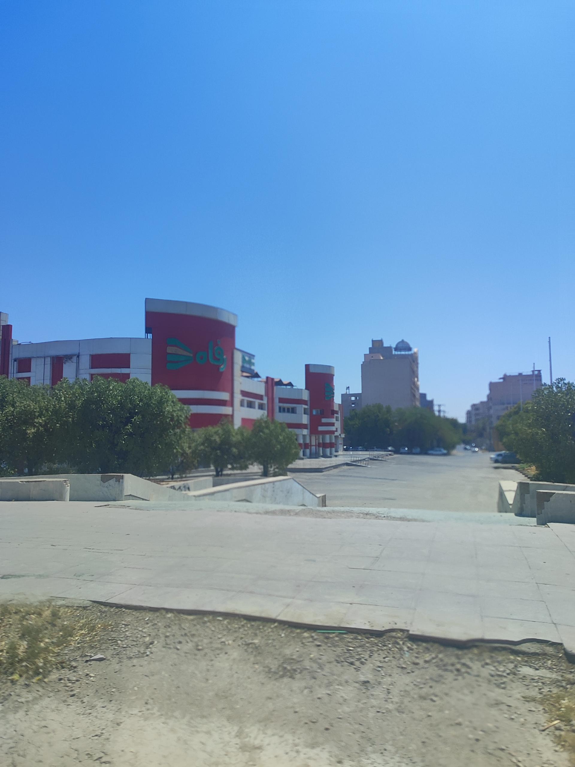 عکس پارکینگ فروشگاه رفاه 