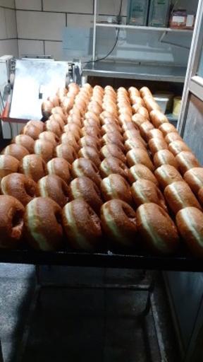 عکس نان و شیرینی سیمیت 