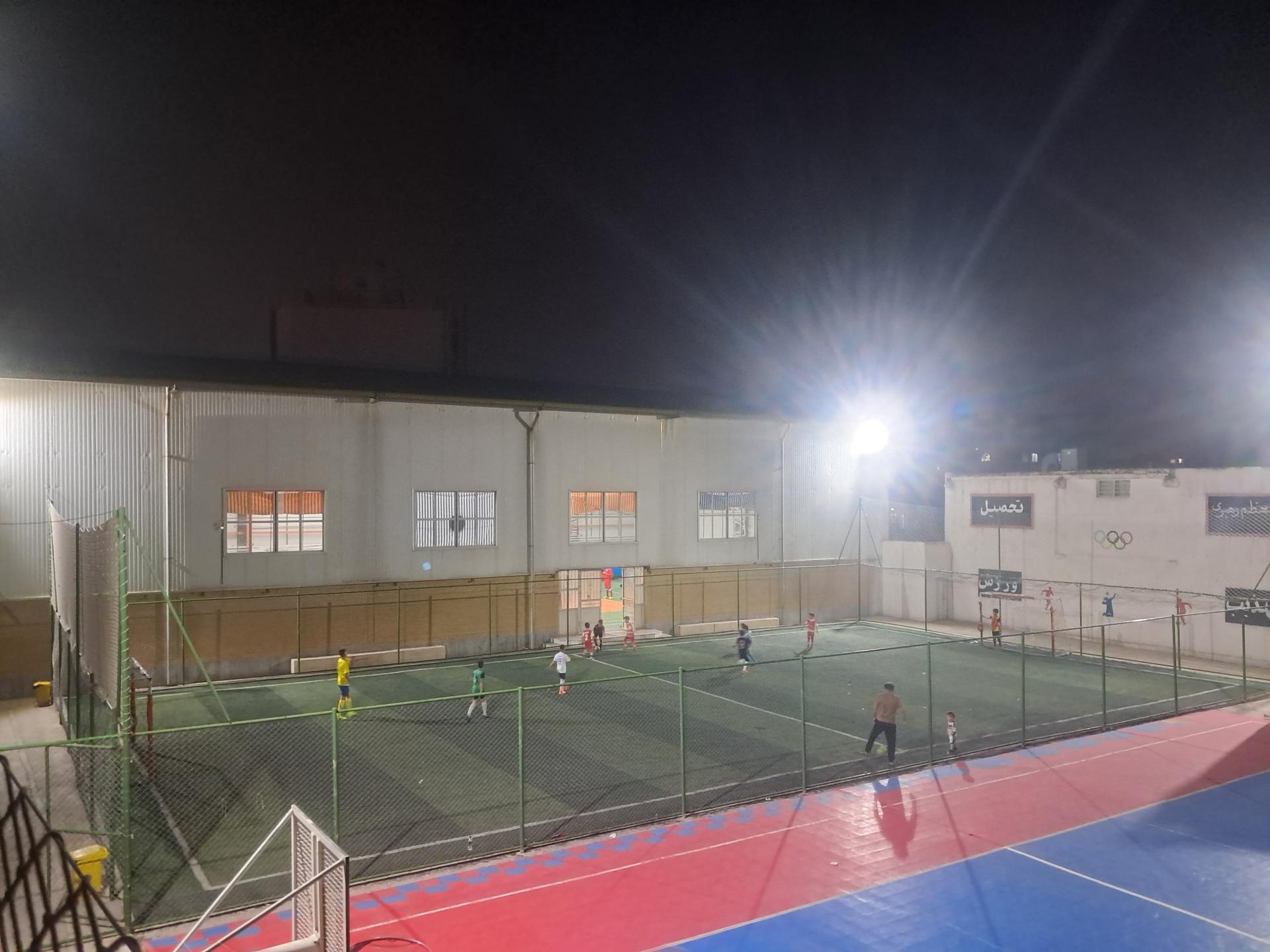 عکس زمین چمن نشاط