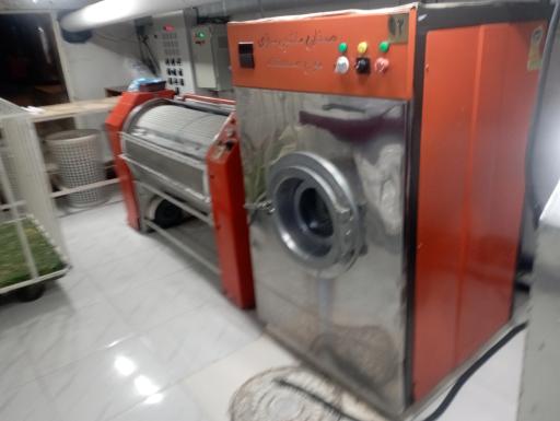 عکس خشکشویی صنعتی صدرا کلین