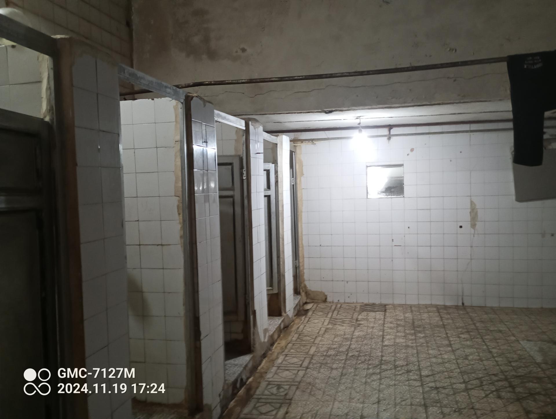 عکس حمام عمومی بالون