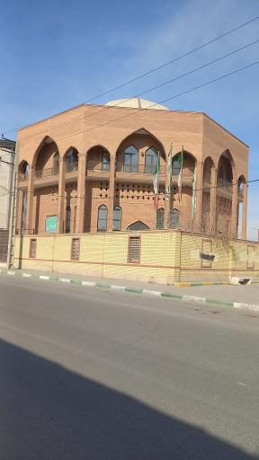 عکس سالن ورزشی و زورخانه پوریای ولی