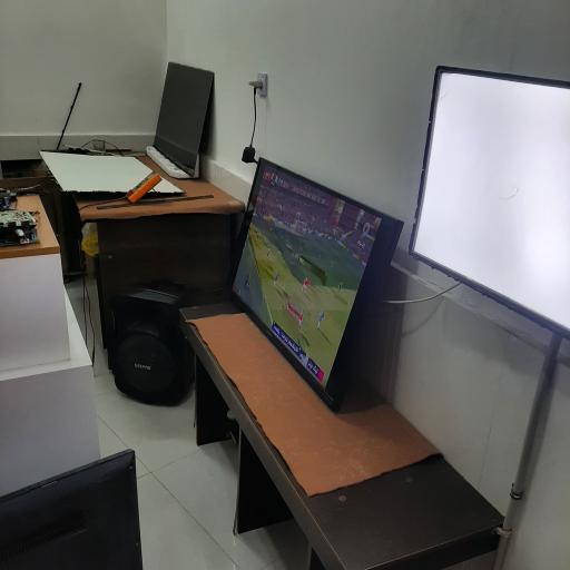 عکس تعمیرات تخصصی تلویزیون صبا