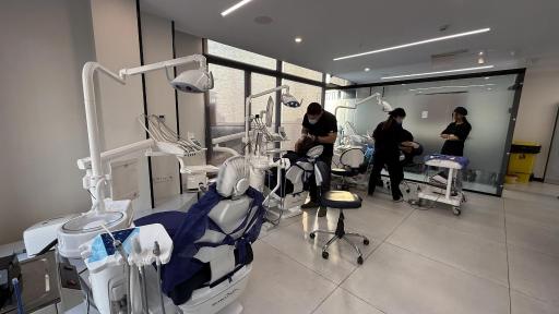 عکس کلینیک دندانپزشکی دکتر هومن امیری