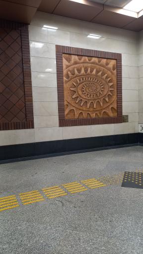 عکس ورودی مترو ایستگاه میدان صنعت