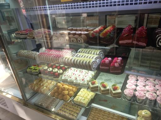 عکس کافه شیرینی شان رز