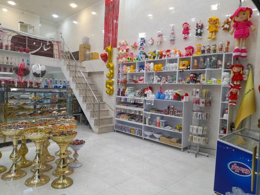 عکس کافه شیرینی شان رز