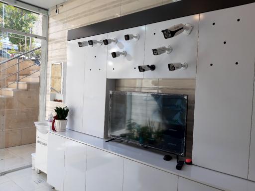 عکس سیستم‌های امنیتی و برق خورشیدی فراامن