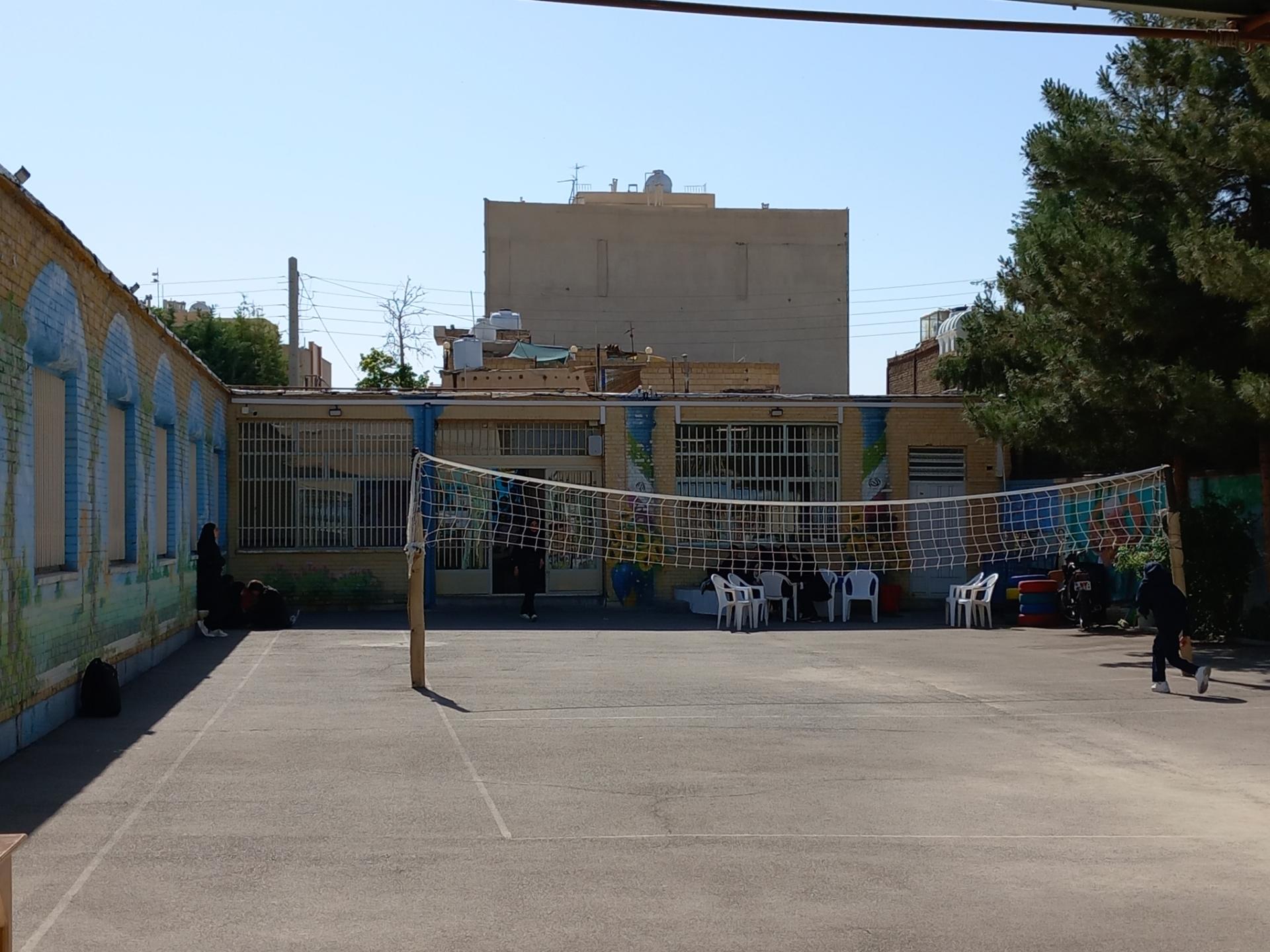 عکس دبیرستان دخترانه دوره اول هدی