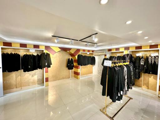 عکس فروشگاه مانتو مجلسی حنانه