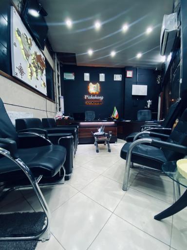 عکس مشاورین املاک پیشاهنگ