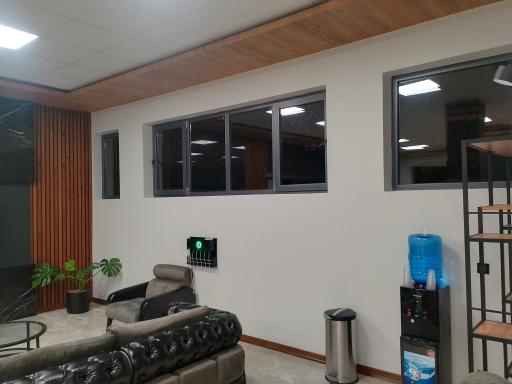 عکس نوین پنجره پاسارگاد 