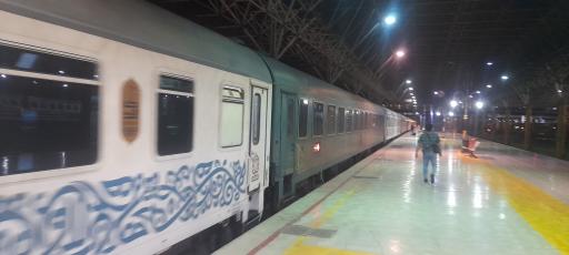 عکس ورودی مترو ایستگاه راه آهن