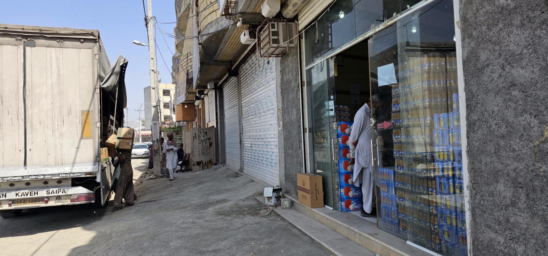 عکس پخش سوغات مکران ( باپاری مارکت )