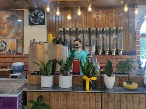 عکس کافه و سوغات‌های خوشمزه ایران کاک عظیم