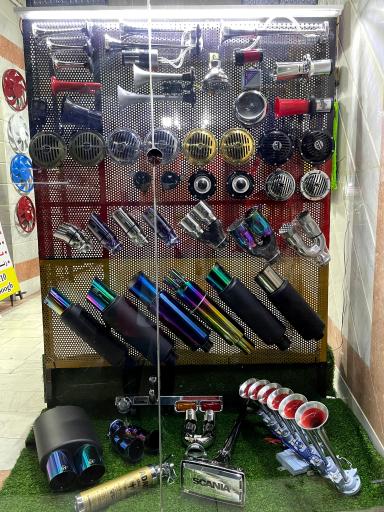 عکس دنیای بوق و لوکس خودرو یونس