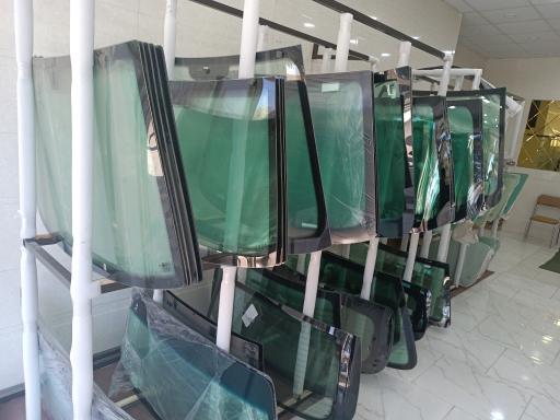 عکس شیشه اتومبیل امیر 