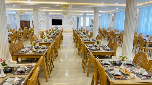 عکس مجتمع سپیدکنار متین