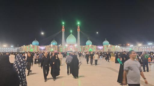 عکس صحن مرکزی بزرگ مسجد جمکران 