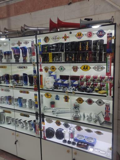 عکس دنیای بوق و لوکس خودرو یونس