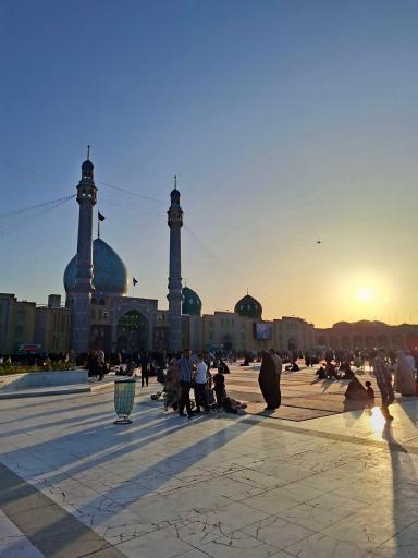 عکس صحن مرکزی بزرگ مسجد جمکران 