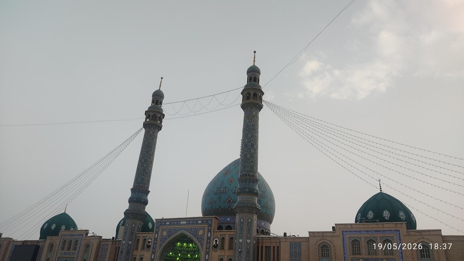 عکس صحن مرکزی بزرگ مسجد جمکران 