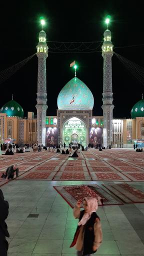عکس صحن مرکزی بزرگ مسجد جمکران 