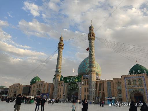 عکس صحن مرکزی بزرگ مسجد جمکران 