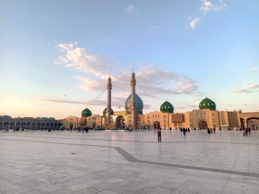 عکس صحن مرکزی بزرگ مسجد جمکران 