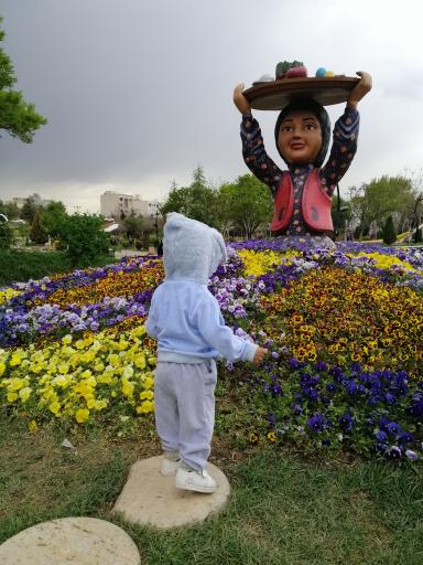عکس درب ورودی باغ گل ها