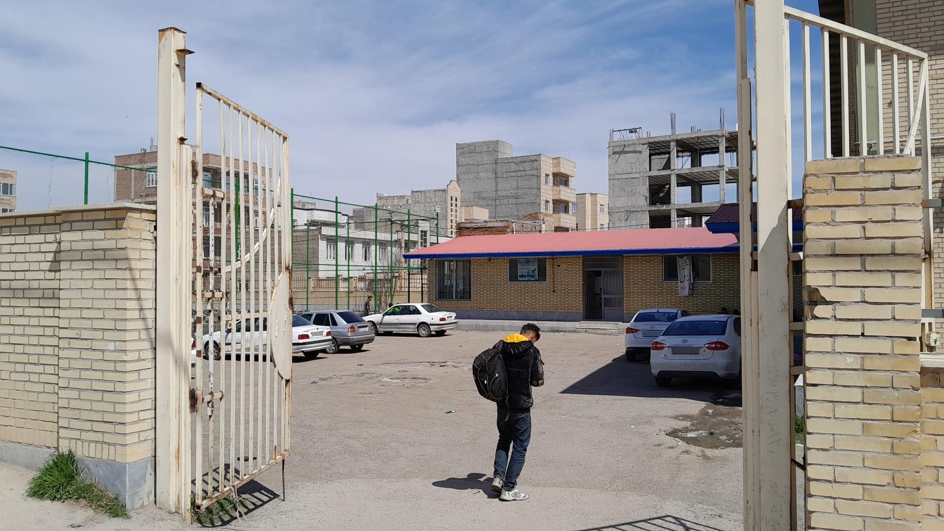 عکس استادیوم چمن مصنوعی برزگر
