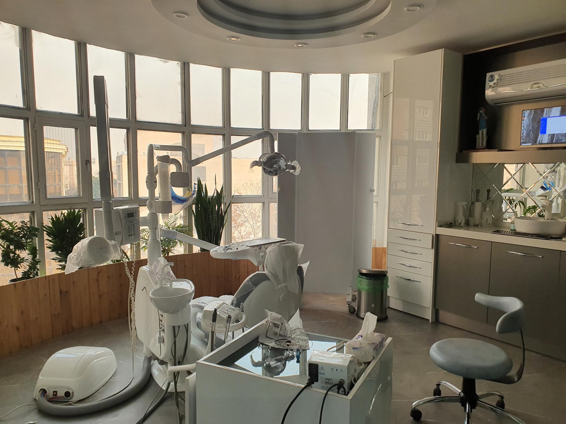 عکس دندانپزشکی دکتر وردکار