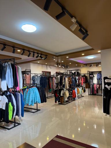 عکس فروشگاه پوشاک برندلند