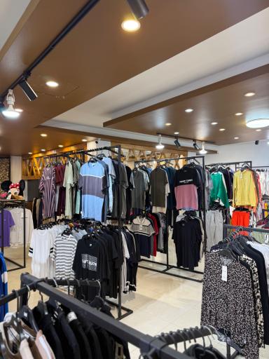 عکس فروشگاه پوشاک برندلند