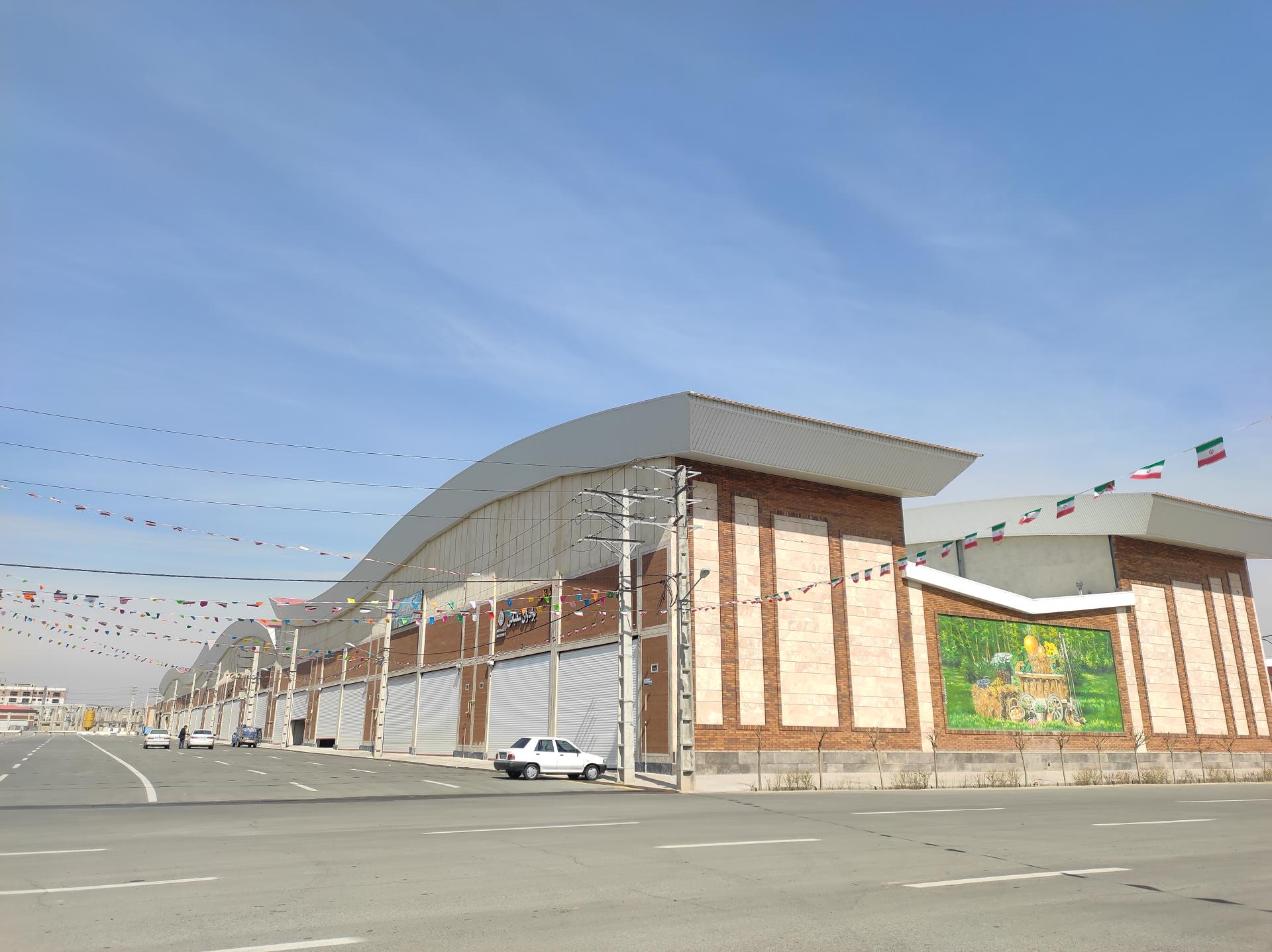 عکس میدان مرکزی میوه و تره بار شهریار