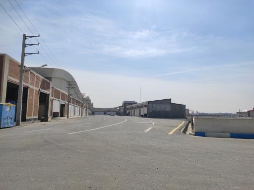 عکس میدان مرکزی میوه و تره بار شهریار