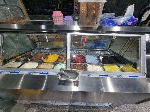 عکس بستنی فروشی لبخند