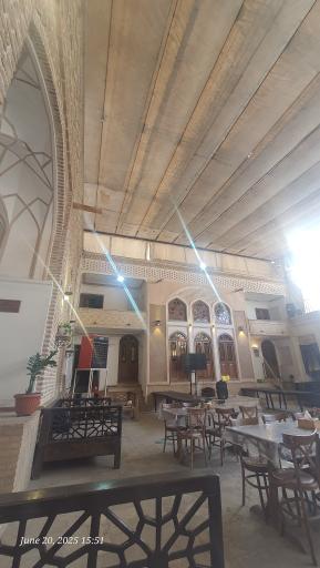 عکس رستوران بین‌المللی عمارت بادگیر