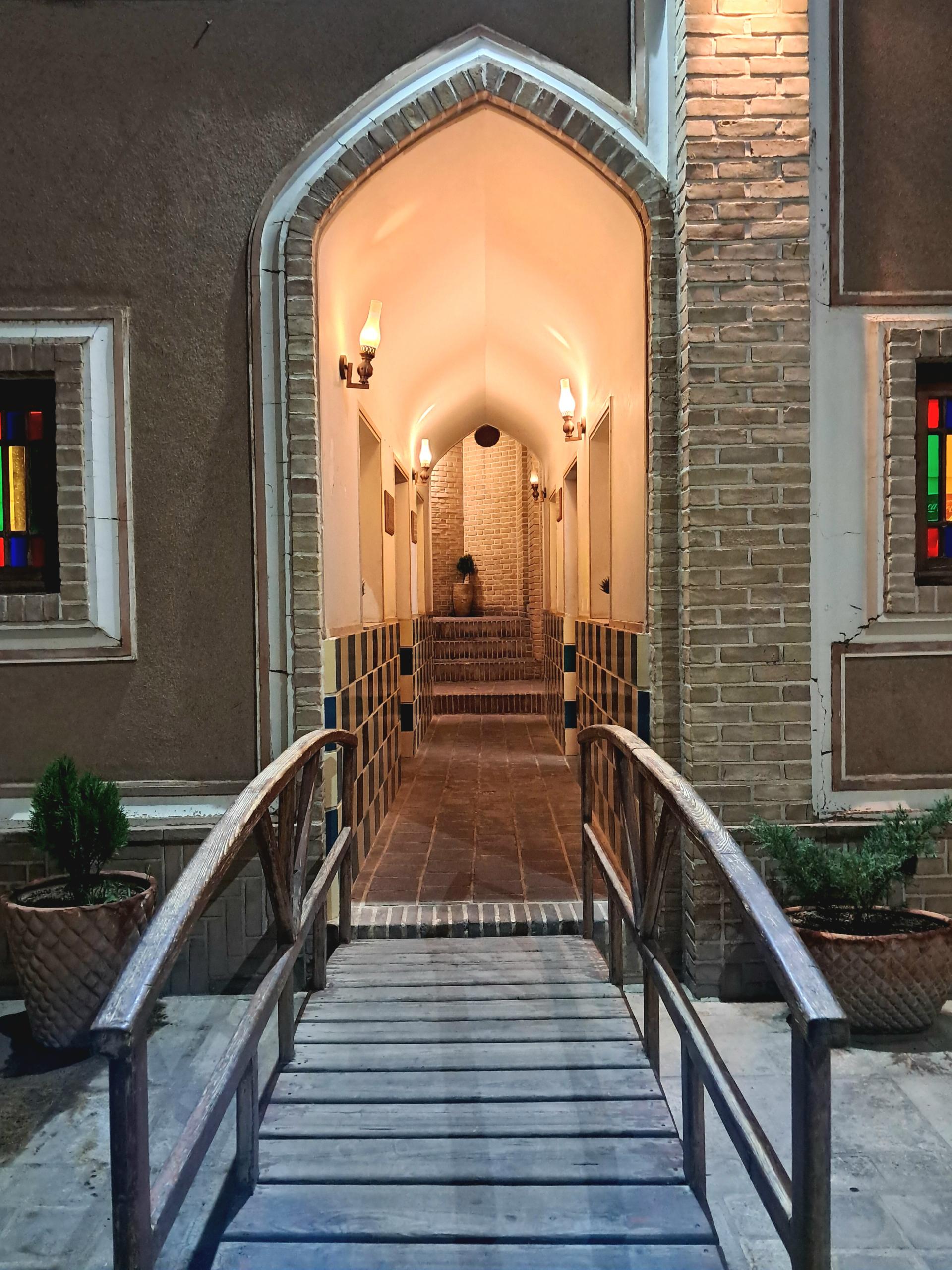 عکس رستوران بین‌المللی عمارت بادگیر