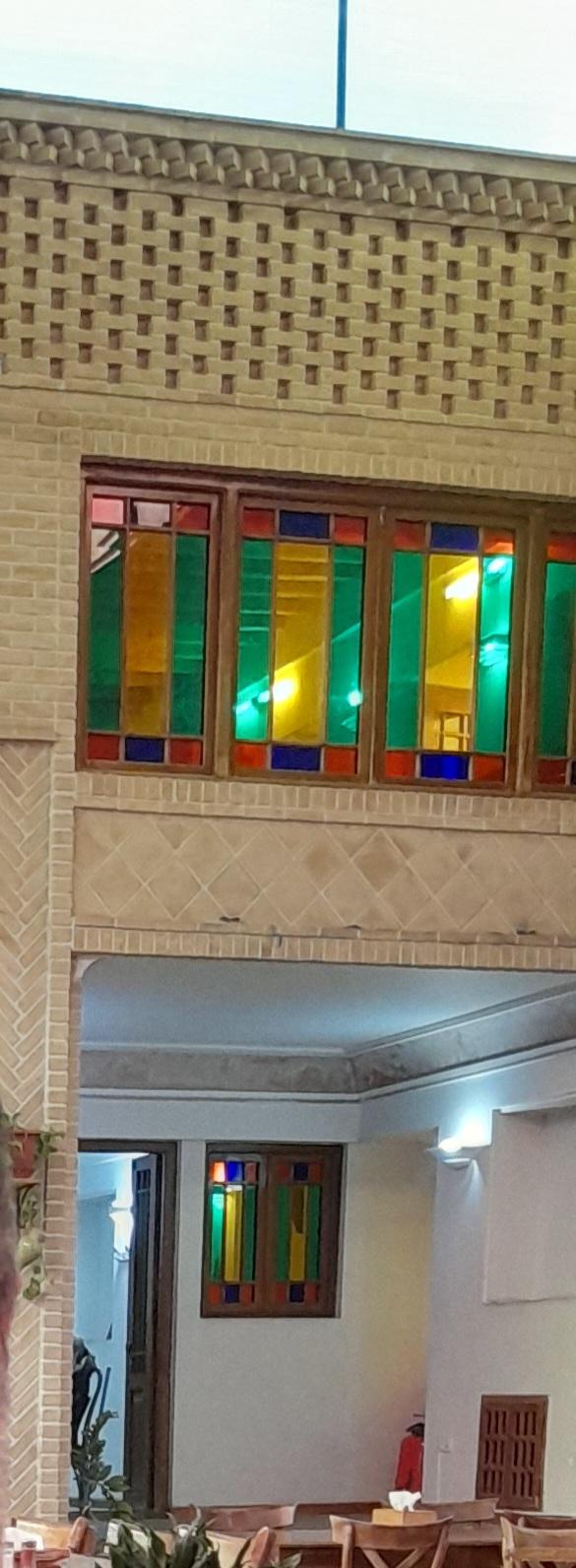 عکس رستوران بین‌المللی عمارت بادگیر