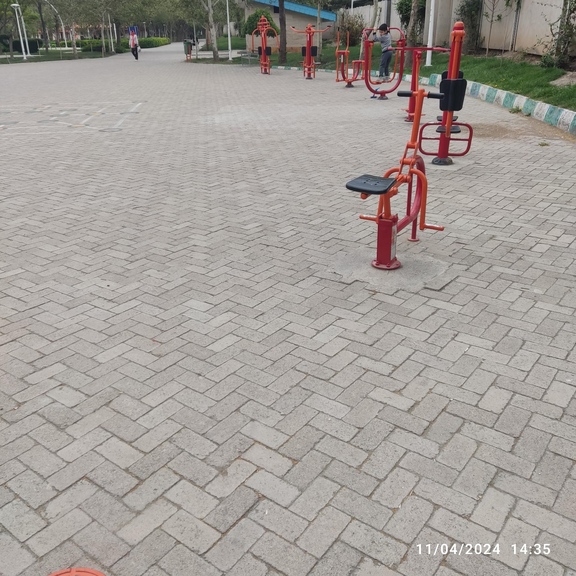عکس وسایل ورزشی و بدن سازی عمومی