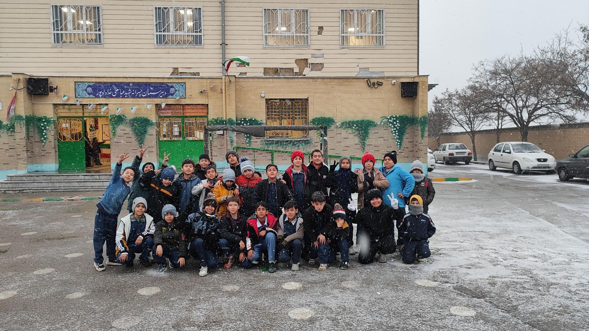 عکس دبیرستان شهید خدادادپور