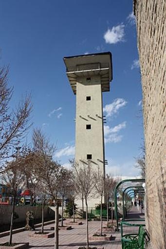 عکس برجک تاریخی زندان قصر