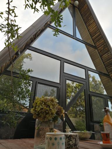 عکس کافه کلبه کوچولو