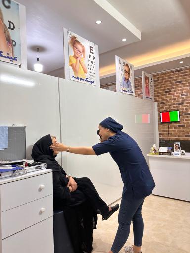 عکس بینایی سنجی و عینک سُرمه