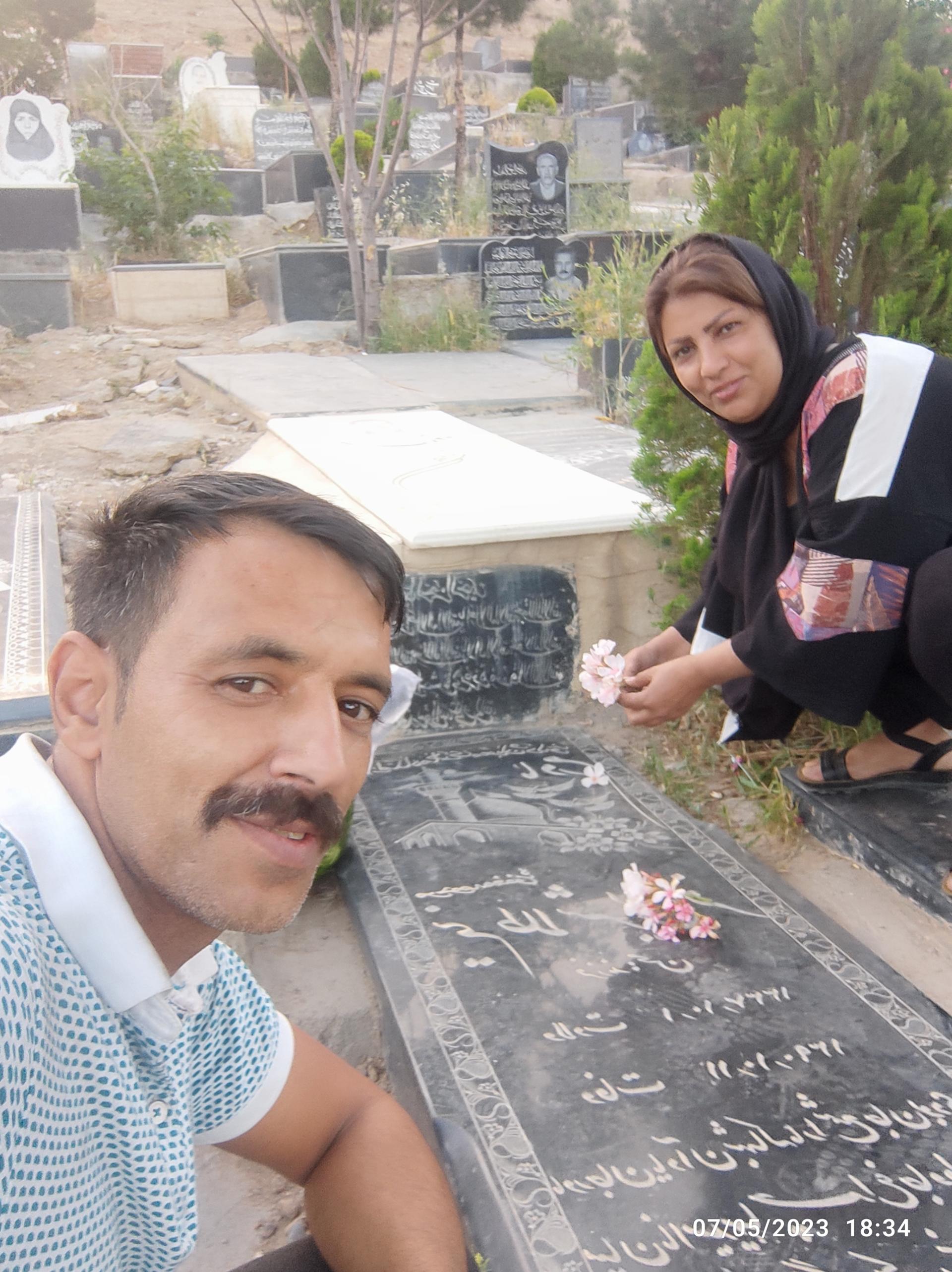 عکس مزار نیم طلا شریفی
