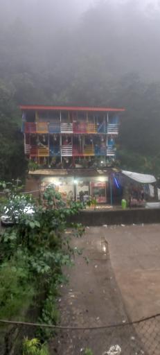 عکس مسافرخانه چوبی مهیار