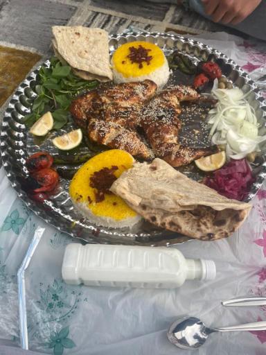 عکس مسافرخانه چوبی مهیار